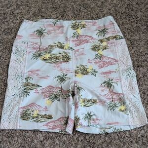 High-Waist Tropical Print Women’s Shorts with Lace Panels Pockets- White/Pink
